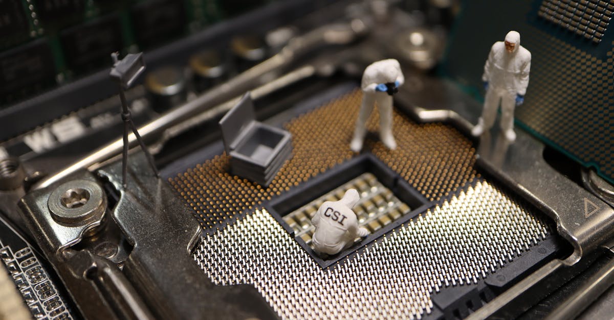 Vue rapprochée d'une puce Cerebras Wafer-Scale Engine avec ses milliers de cœurs