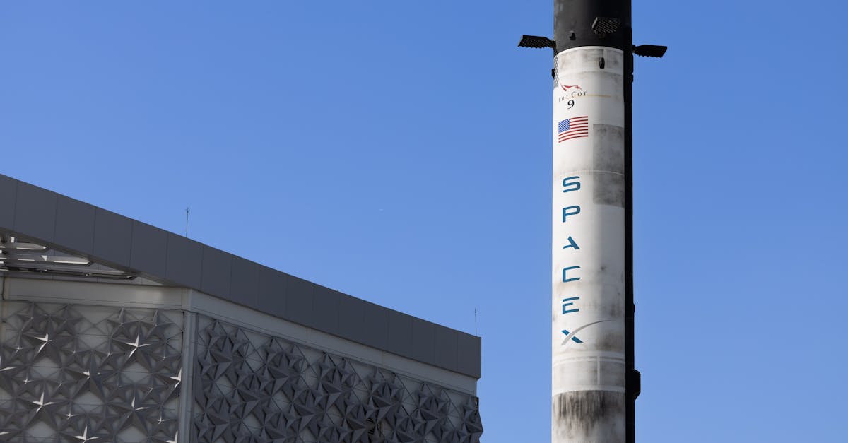 Logo SpaceX et logo Nvidia côte à côte, symbolisant la compétition pour l'attention des investisseurs