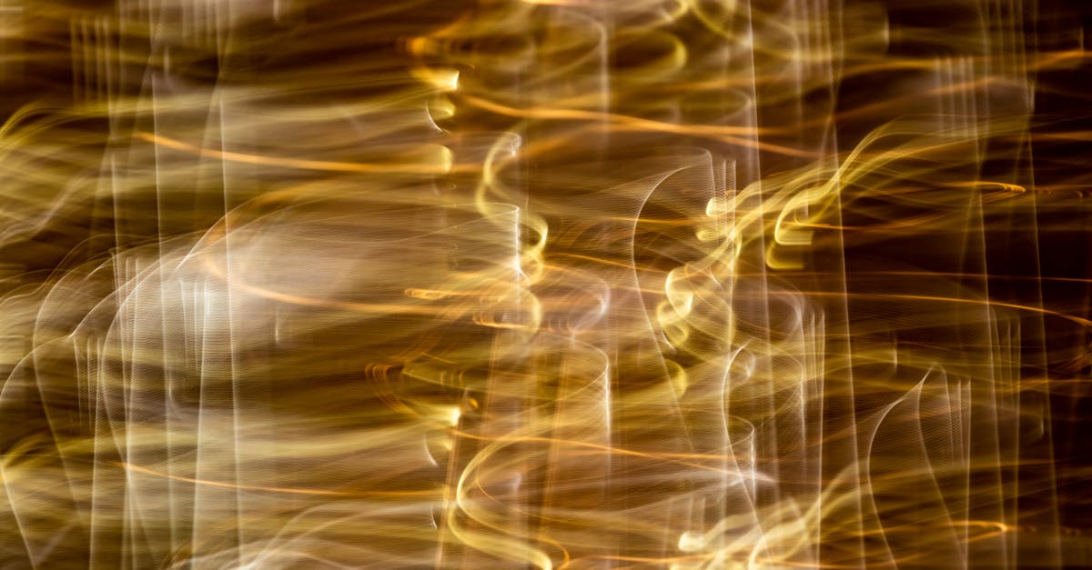 Logo TotalEnergies avec des symboles d'énergie verte et d'or